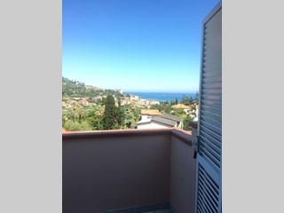 Mansarda in Affitto a Imperia, zona Strada poggi, 800€, 60 m², arredato