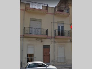 Appartamento in Vendita a Vittoria, zona Piazza Sei Martiri della Libertà , 40'000€, 90 m²