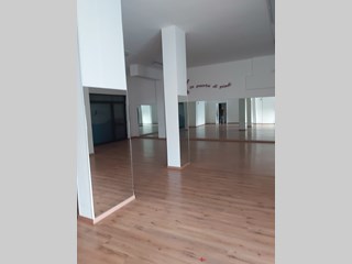 Attività commerciale in Vendita a Brindisi, zona Via Islanda 45-47-49-51, 129'000€, 180 m²