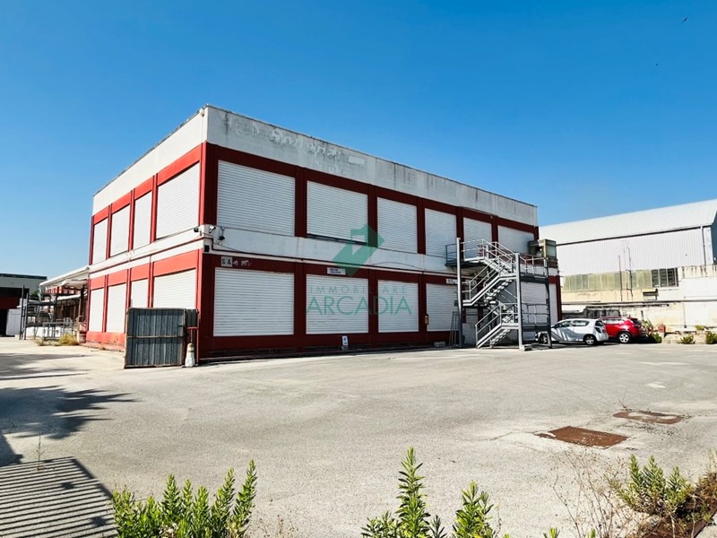 Capannone in Vendita a Bari, zona Zona industriale, 1'000'000€, 5963 m²