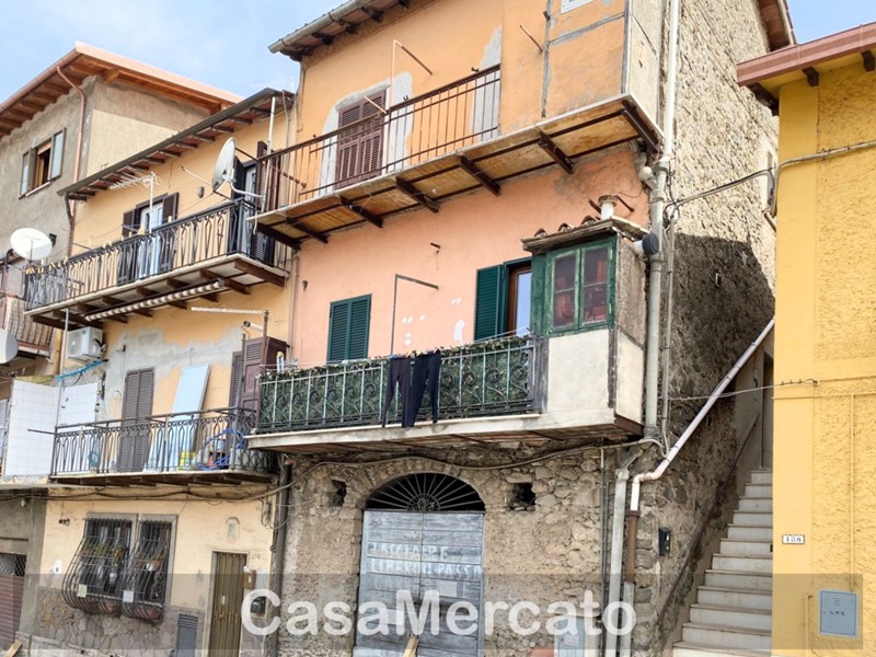 Immobile commerciale in Vendita a Rocca di Papa, zona Repubblica - Centro, 25'000€, 50 m²
