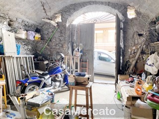 Immobile commerciale in Vendita a Rocca di Papa, zona Repubblica - Centro, 25'000€, 50 m²