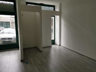 Immobile commerciale in Vendita a Ancona, zona SEMICENTRALE, 55'000€, 40 m²