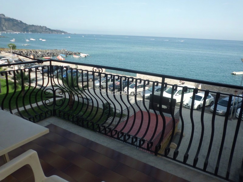 Appartamento in Affitto a Giardini Naxos, zona SchisÃ², 1'000€, 100 m², arredato