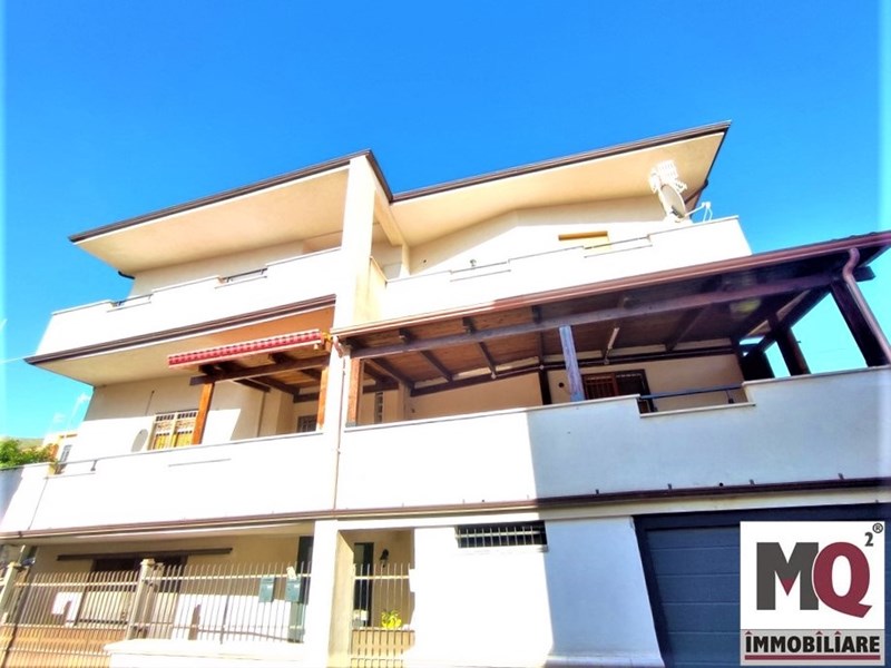 Appartamento in Vendita a Mondragone, zona Via marsala, 119'000€, 150 m², con Box