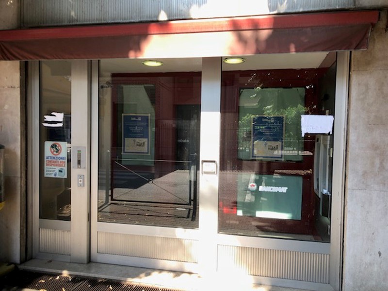 Negozio in Affitto a Limbiate, 2'500&euro;, 300 m²