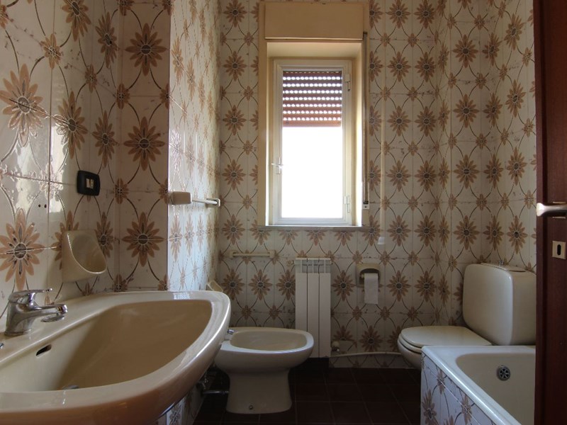 Appartamento in Vendita a Siracusa, zona via Pitia, 138'000&euro;, 170 m²