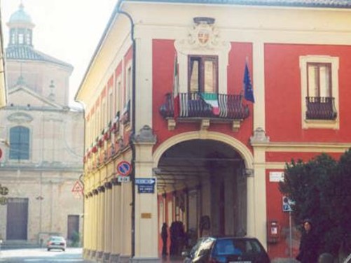 Immobile commerciale in Vendita a Medicina, zona CENTRO, 100'000€, 50 m²