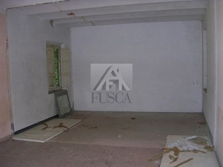 Casa Semi Indipendente in Vendita a Lucca, zona nozzano, 95'000€, 200 m²