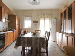 Trilocale in Vendita a Siracusa, zona via San Giovanni alle catacombe, 95'000&euro;, 150 m²