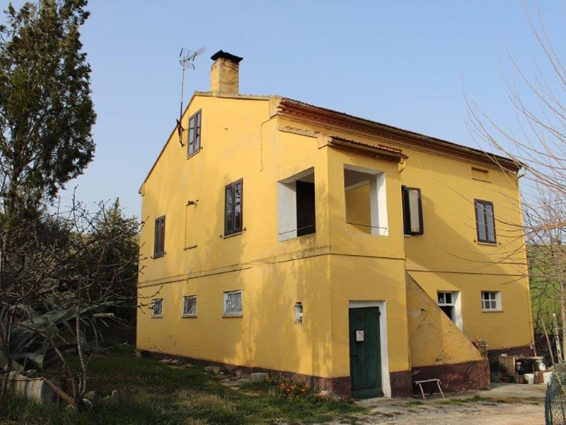 Casa Indipendente in Vendita a Montelupone, zona Cervare, 320'000&euro;, 250 m², con Box