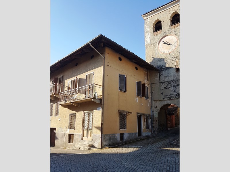 Casa Indipendente in Vendita a Levone, zona Centro storico, 80'000€, 160 m², con Box