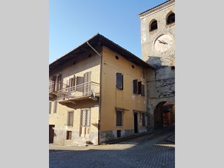 Casa Indipendente in Vendita a Levone, zona Centro storico, 80'000€, 160 m², con Box