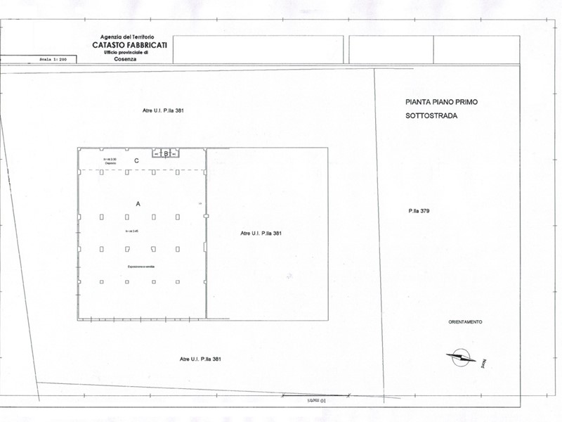 Magazzino in Vendita a Cosenza, 500 m²