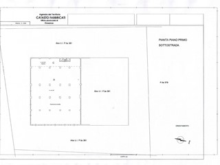 Magazzino in Vendita a Cosenza, 500 m²