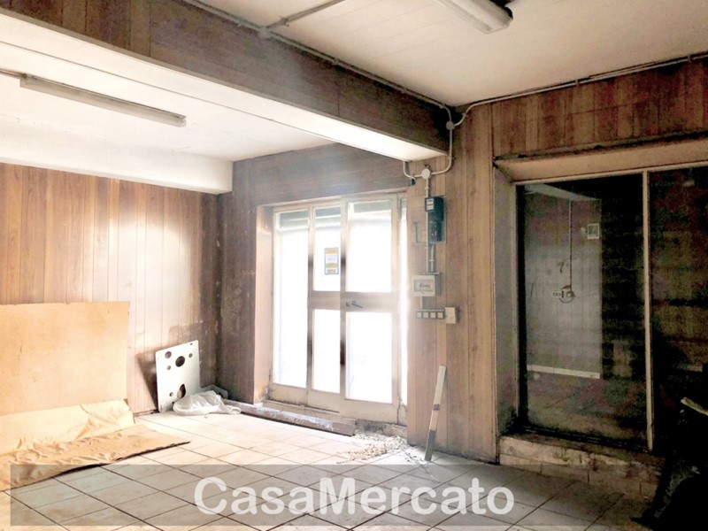 Immobile commerciale in Vendita a Rocca di Papa, zona Repubblica - Centro, 16'000€, 39 m²