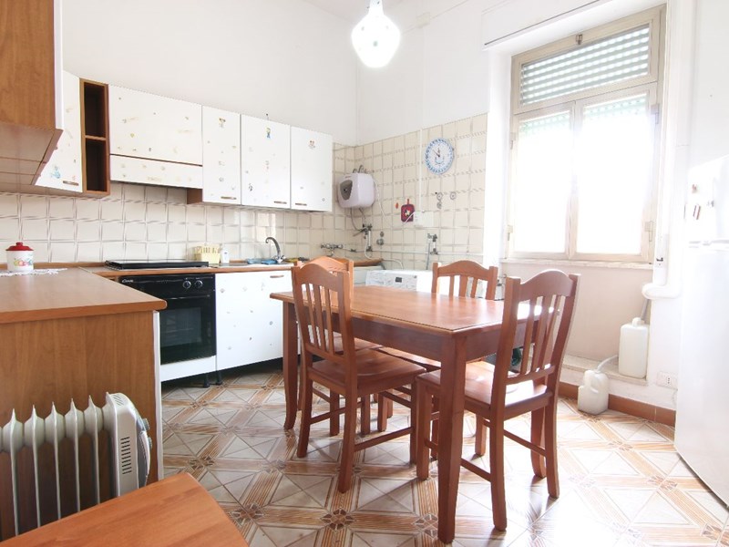 Trilocale in Vendita a Siracusa, zona Piazza Santa Lucia, 70'000&euro;, 85 m²