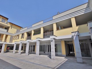 Negozio in Vendita a Parabiago, 180'000€, 143 m²