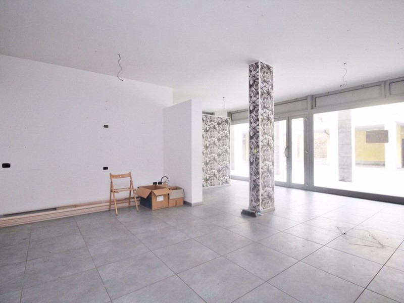 Ufficio in Vendita a Parabiago, 106'000€, 75 m²