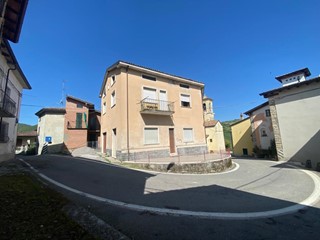 Casa Indipendente in Vendita a Vernasca, 55'000€, 280 m²
