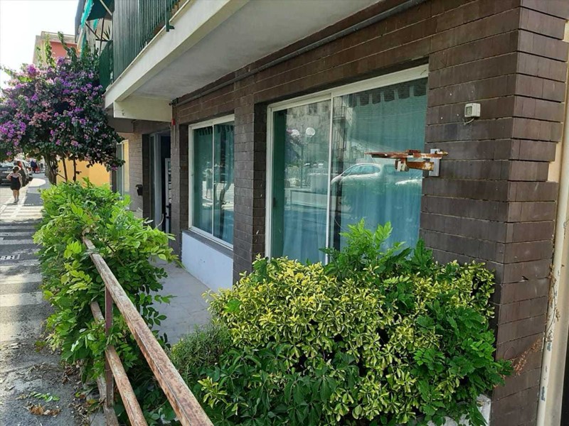 Capannone in Affitto a Lavagna, zona Cavi Borgo, 1'000€, 150 m²