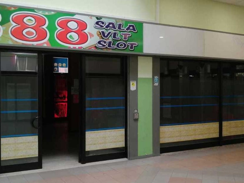 Attività commerciale in Vendita a Langhirano, 50'000€, 80 m²