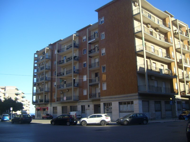 Appartamento in Vendita a Siracusa, zona ALCIBIADE, 125'000&euro;, 165 m²