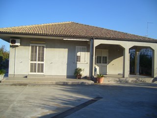 Villa in Vendita a Siracusa, zona CITTA' GIARDINO, 205'000&euro;, 185 m², con Box