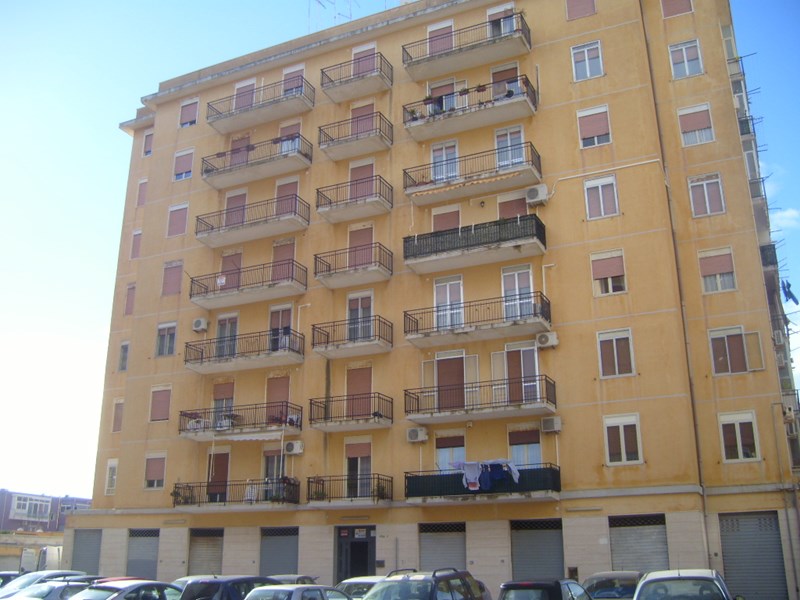 Quadrilocale in Vendita a Siracusa, zona VIA MONTEFORTE, 79'000&euro;, 110 m²