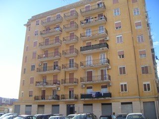 Quadrilocale in Vendita a Siracusa, zona VIA MONTEFORTE, 79'000&euro;, 110 m²