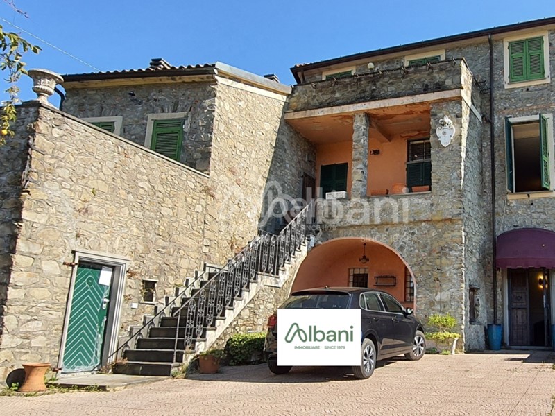 Casa Semi Indipendente in Vendita a Follo, zona Tivegna, 295'000€, 417 m²
