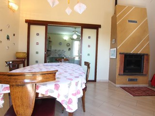 Villa in Vendita a Siracusa, zona Citta' Giardino, 320'000&euro;, 255 m²