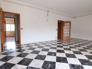 Appartamento in Vendita a Siracusa, zona via Tisia, 125'000&euro;, 174 m²