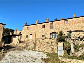 Trilocale in Vendita a Gambassi Terme, zona Castagno Val D'elsa, 250'000€, 70 m², arredato