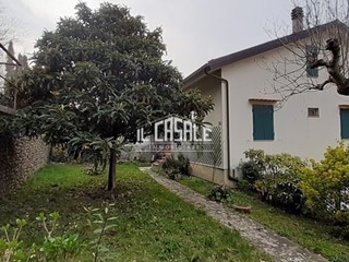Casa Indipendente in Vendita a Reggello, zona Pian di Melosa, 140'000€, 100 m², con Box
