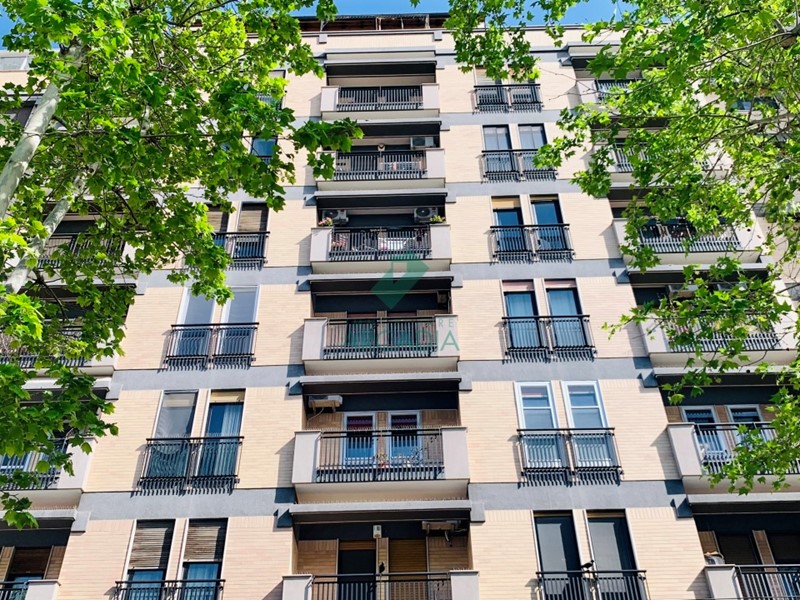 Quadrilocale in Vendita a Bari, zona LibertÃ, 300'000€, 135 m²