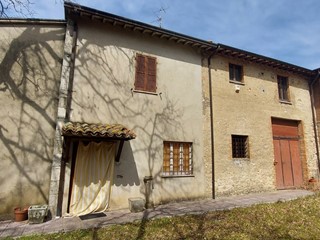 Casa Semi Indipendente in Vendita a Gualdo Cattaneo, zona Grutti, 35'000€, 150 m²