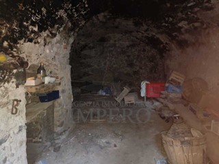 Magazzino in Vendita a Ventimiglia, 20'000€, 38 m²