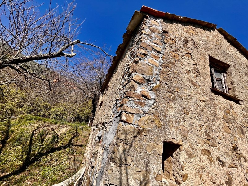 Terreno industriale in Vendita a Follo, 67'000€, 1200 m²