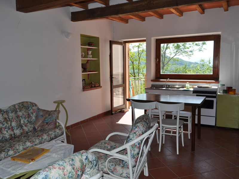 Casa Semi Indipendente in Vendita a Varano de' Melegari, 58'000€, 102 m², con Box