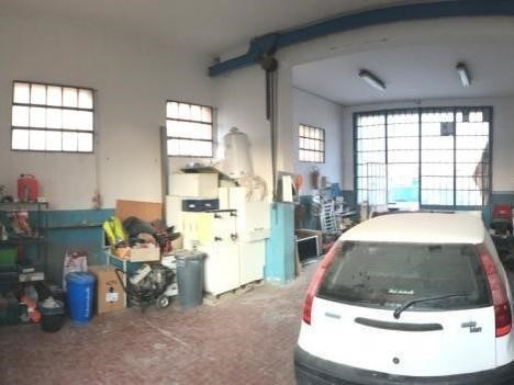 Capannone in Vendita a Lucca, zona Picciorana, 280'000€, 220 m²