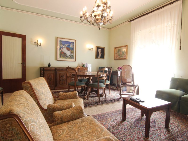 Appartamento in Vendita a Siracusa, zona viale Luigi Cadorna, 135'000&euro;, 147 m²