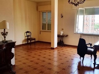 Appartamento in Vendita a Massa, 280'000&euro;, 178 m²
