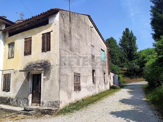 Casa Semi Indipendente in Vendita a Montecchio Precalcino, 54'000&euro;, 220 m²