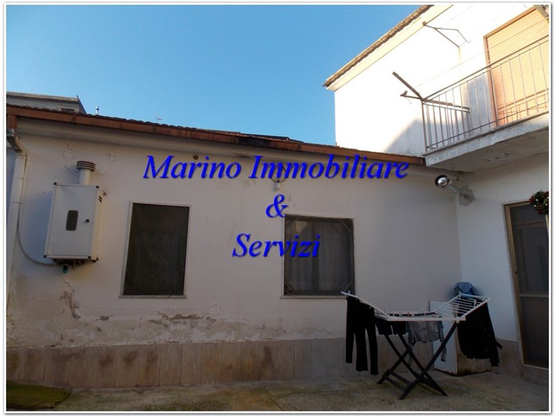 Casa Indipendente in Vendita a Sparanise, 65'000€, con Box