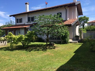 Casa Indipendente in Vendita a Udine, zona immediata periferia del centro città, 285'000€, 170 m²