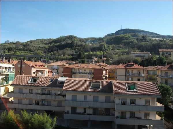 Trilocale in Vendita a Ascoli Piceno, zona PORTA MAGGIORE, 65'000€, 65 m², arredato