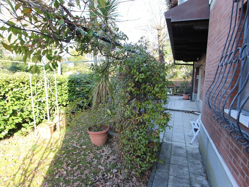 Villa in Vendita a Bolano, zona Ceparana, 300'000&euro;, 220 m², arredato, con Box