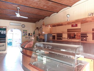 Immobile commerciale in Affitto a Terricciola, zona Selvatelle, 750€, 120 m²
