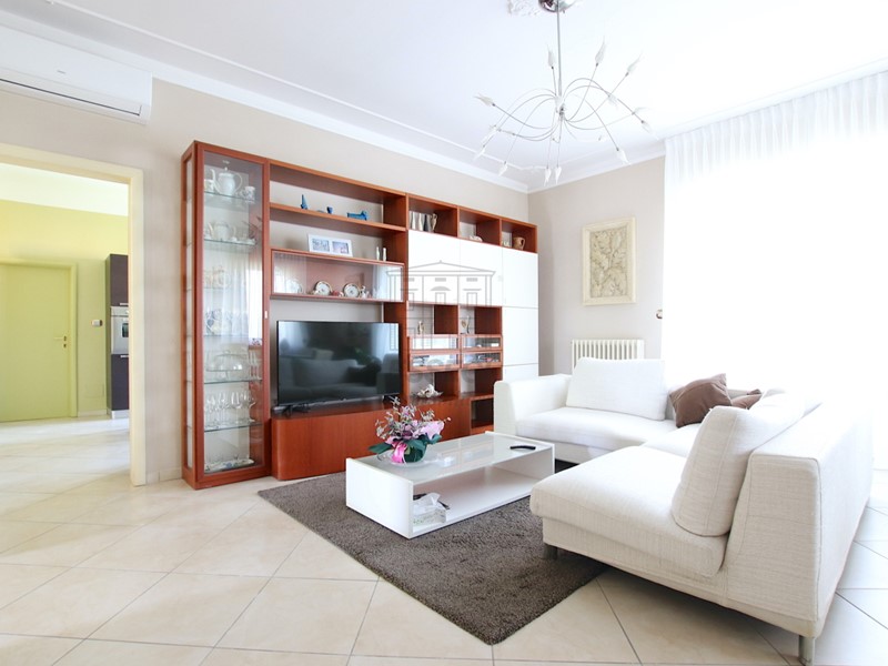 Villa in Vendita a Lucca, 595'000€, 200 m², con Box